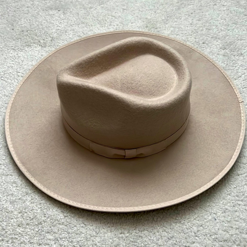 Olive & Pique light tan hat, one size, adjustable